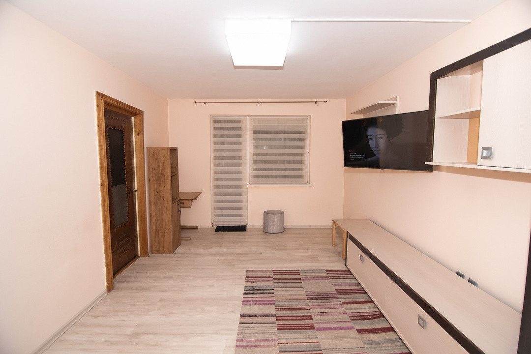 Apartament 3 camere decomandat-Exercitiu-De renovat!
