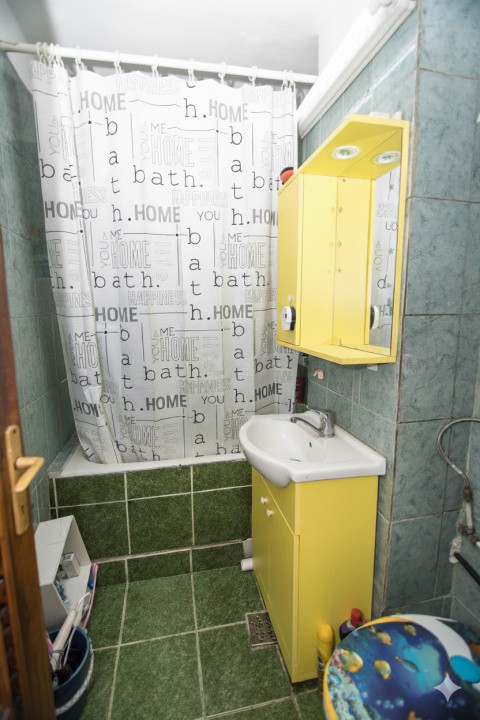 Apartament 3 camere decomandat-Exercitiu-De renovat!