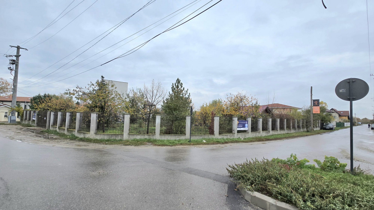 Teren de vanzare cu doua deschideri!