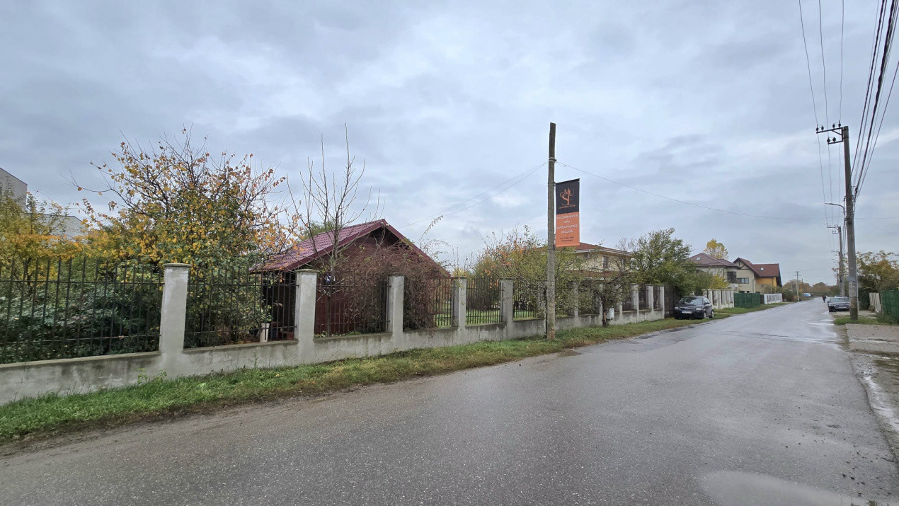 Teren de vanzare cu doua deschideri!