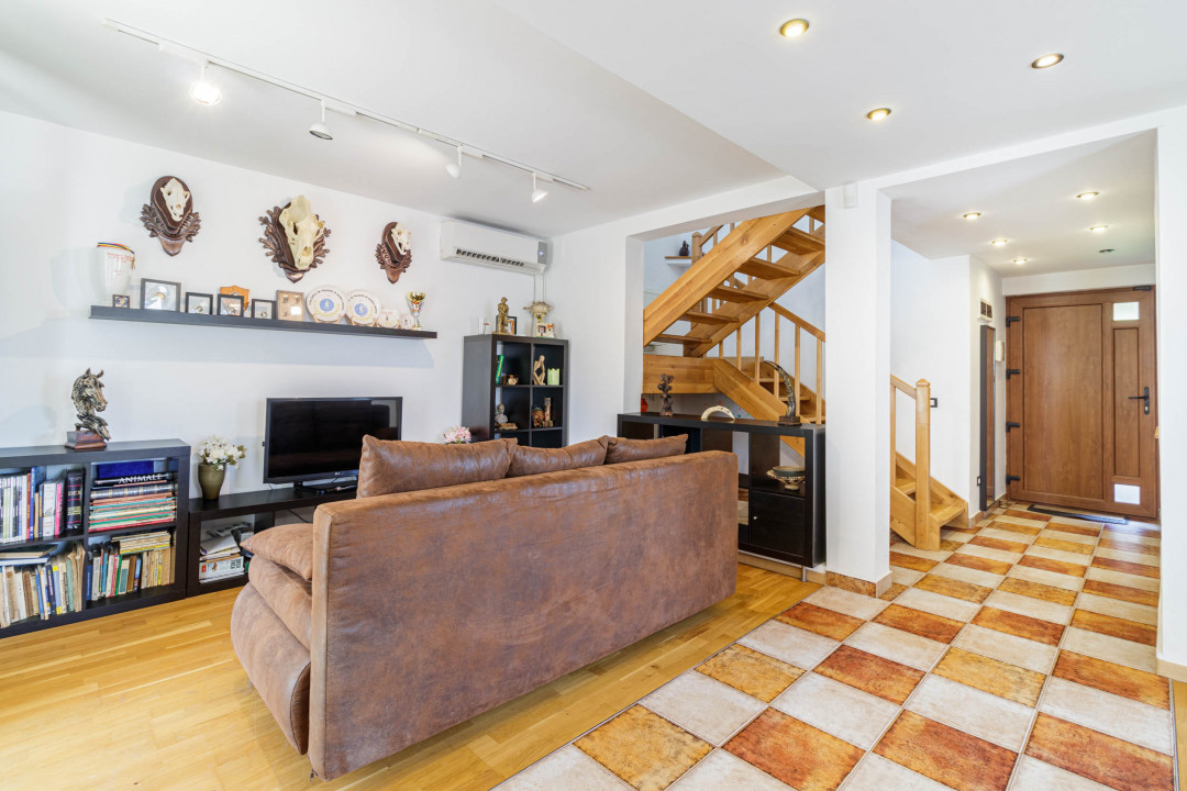 Casa luminoasa cu gradina si garaj 