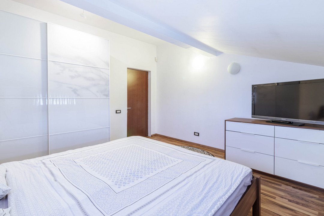 Casa luminoasa cu gradina si garaj 