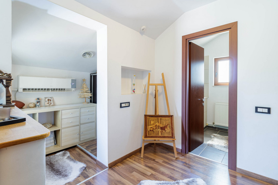 Casa luminoasa cu gradina si garaj 