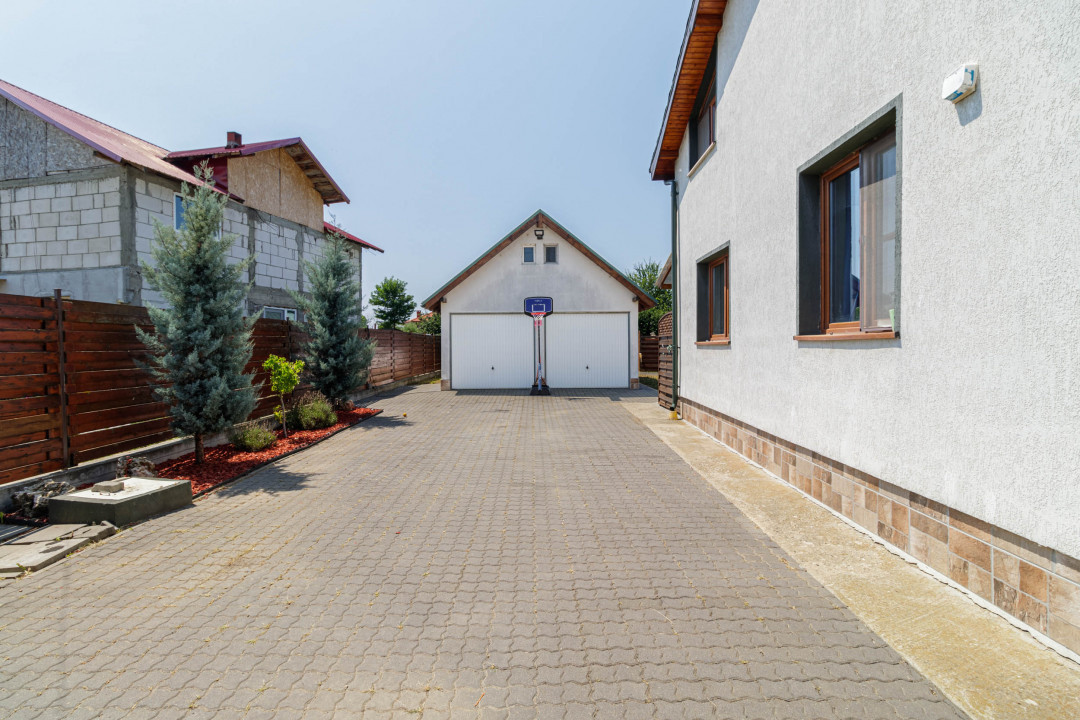 Casa luminoasa cu gradina si garaj 