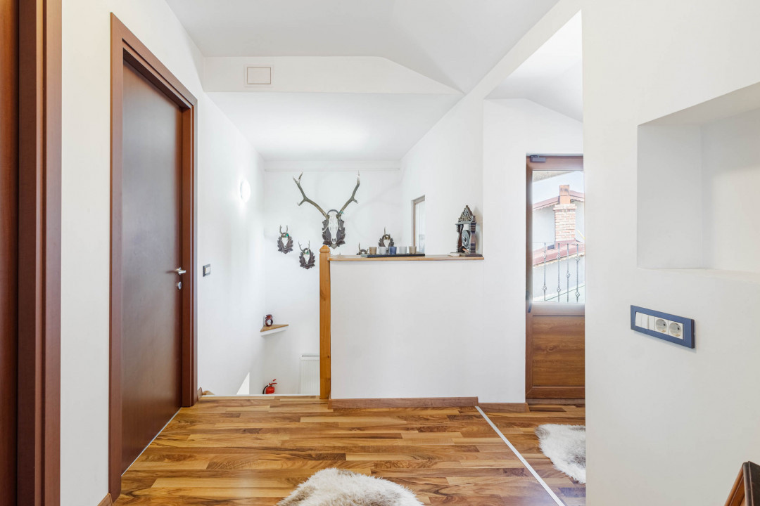 Casa luminoasa cu gradina si garaj 