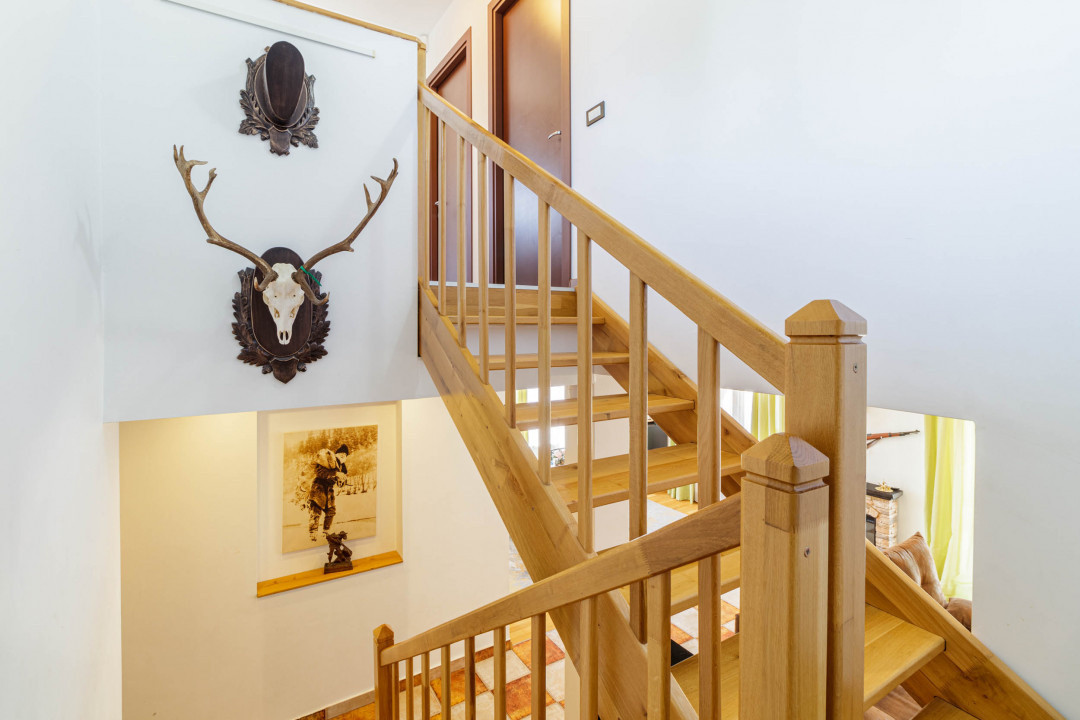 Casa luminoasa cu gradina si garaj 