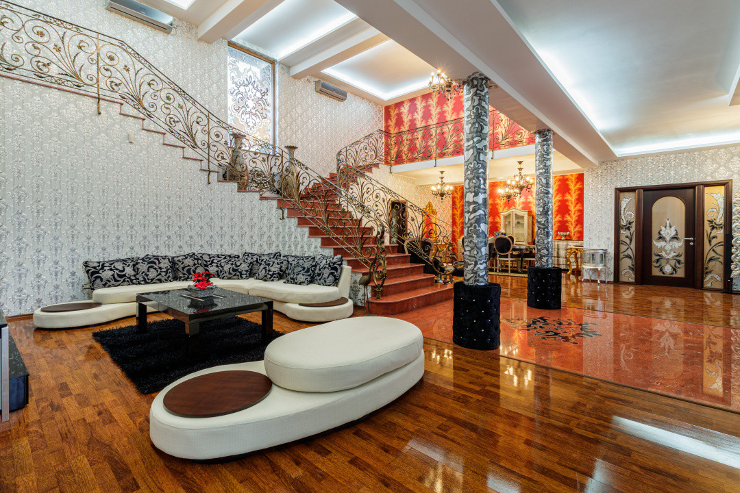 Casa impresionanta - Curte generoasa si Piscina - Otopeni!