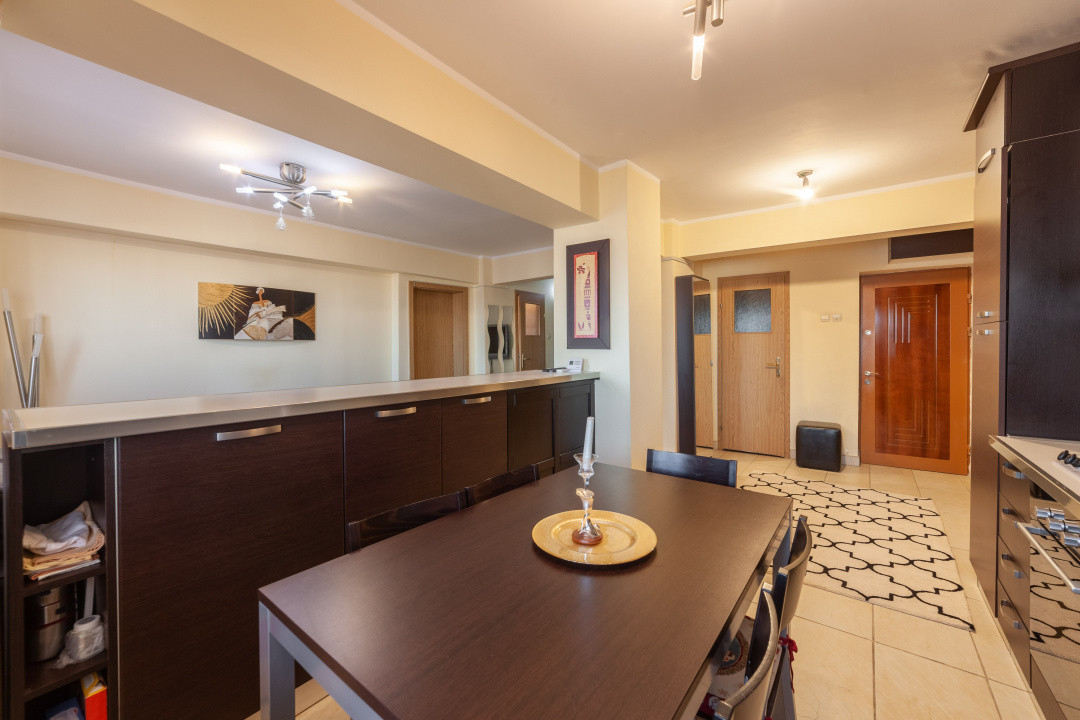 Apartament ultracentral 3 camere IC Bratianu Pitesti 