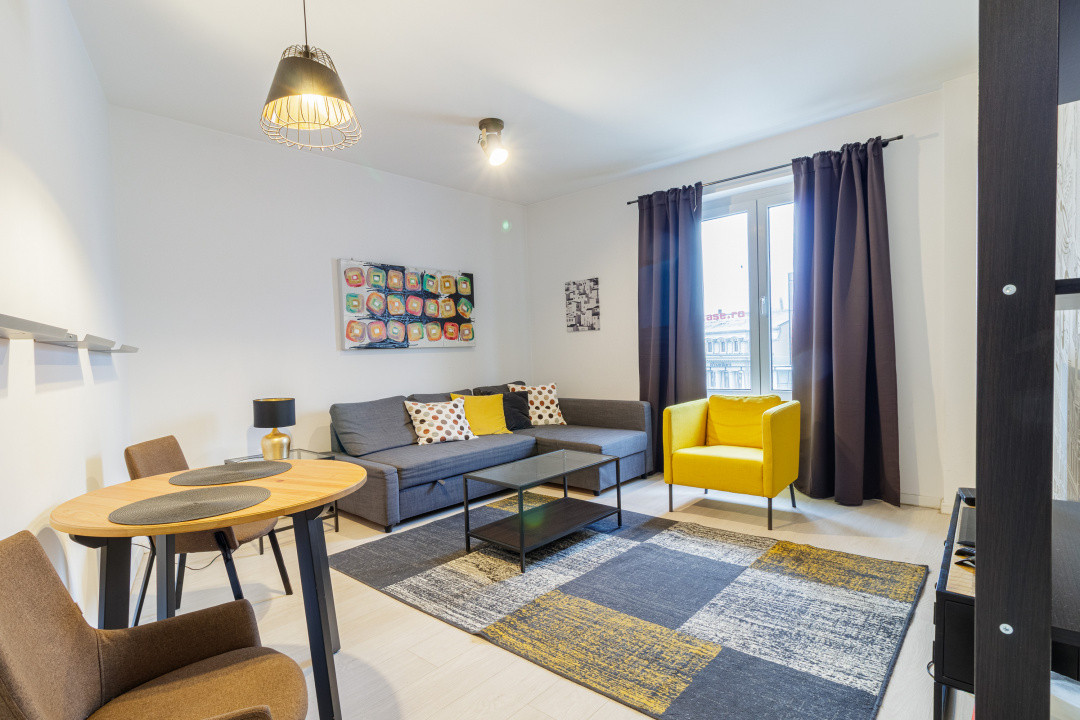 Apartament renovat cu vedere spre ASE | Pta. Romana