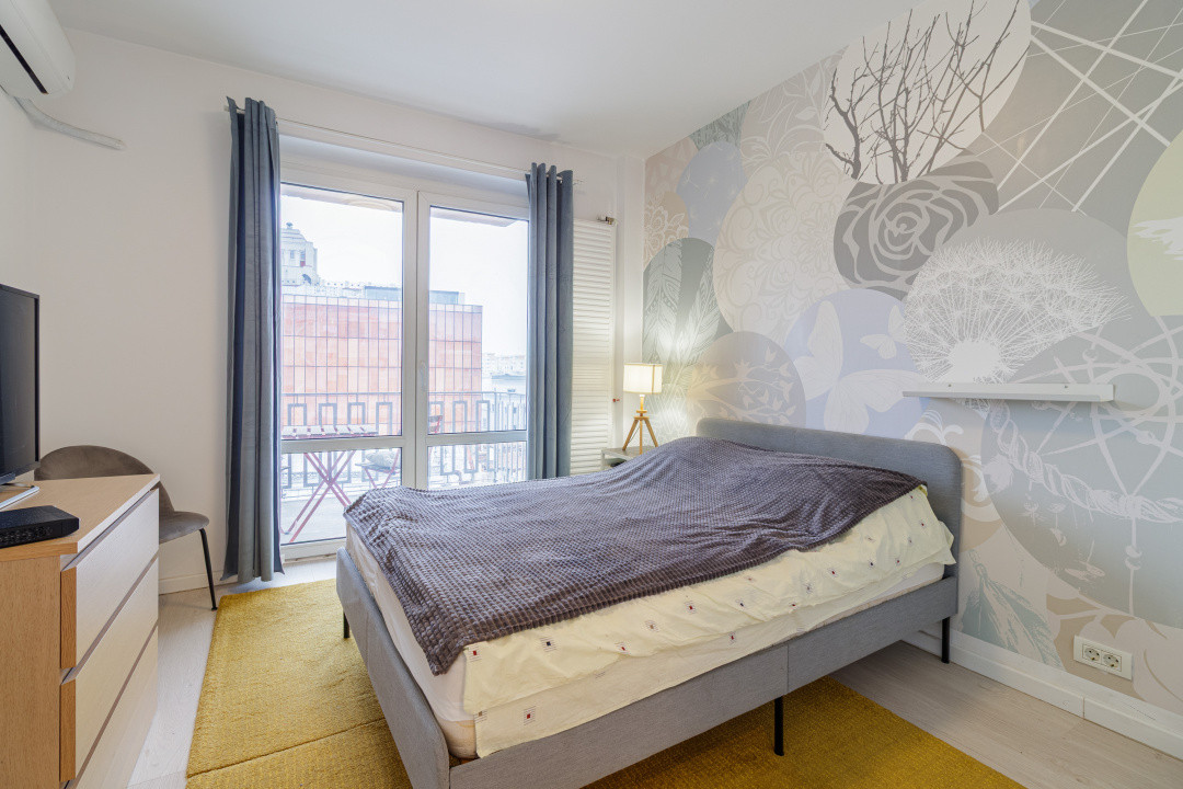 Apartament renovat cu vedere spre ASE | Pta. Romana