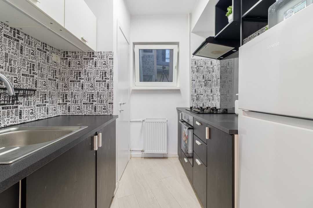 Apartament renovat cu vedere spre ASE | Pta. Romana