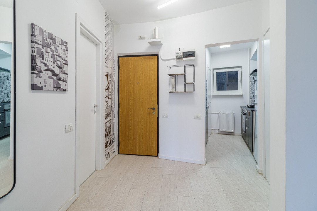 Apartament renovat cu vedere spre ASE | Pta. Romana