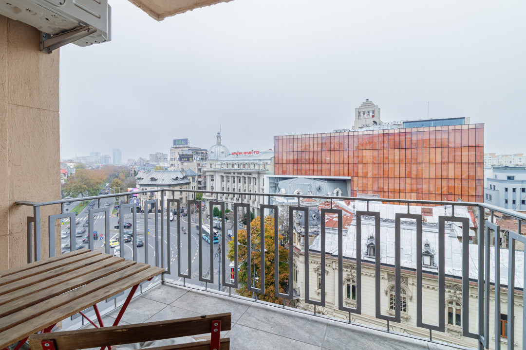 Apartament renovat cu vedere spre ASE | Pta. Romana