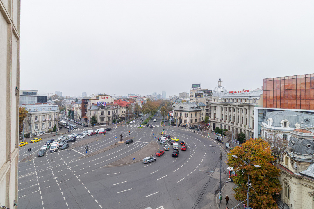 Apartament renovat cu vedere spre ASE | Pta. Romana