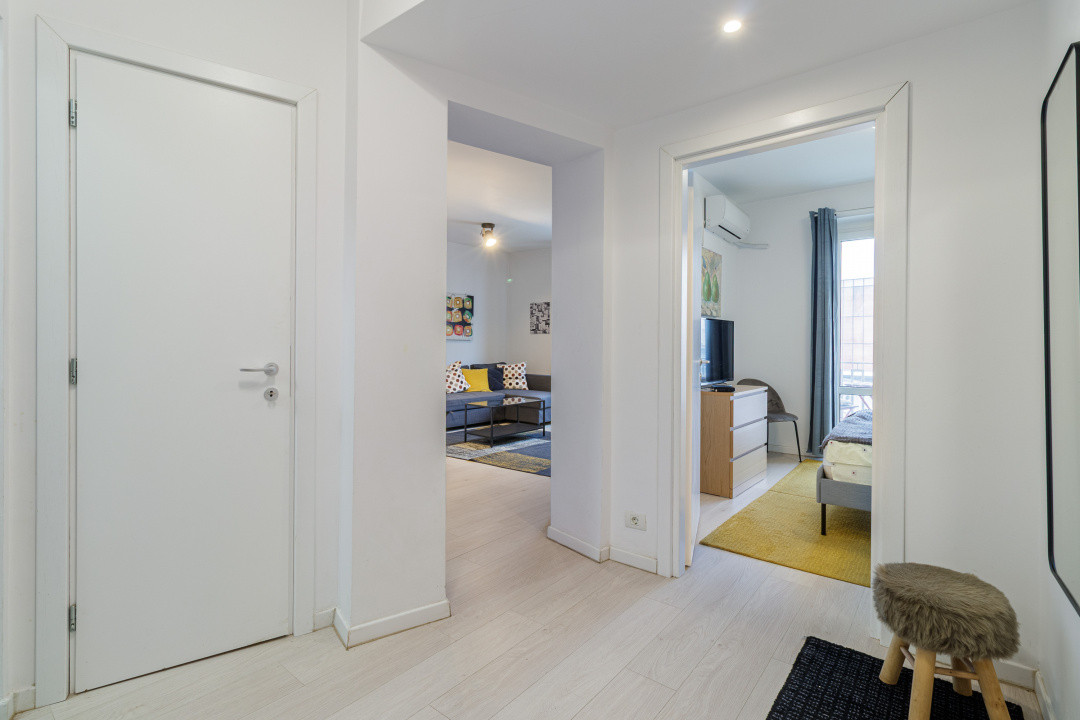 Apartament renovat cu vedere spre ASE | Pta. Romana