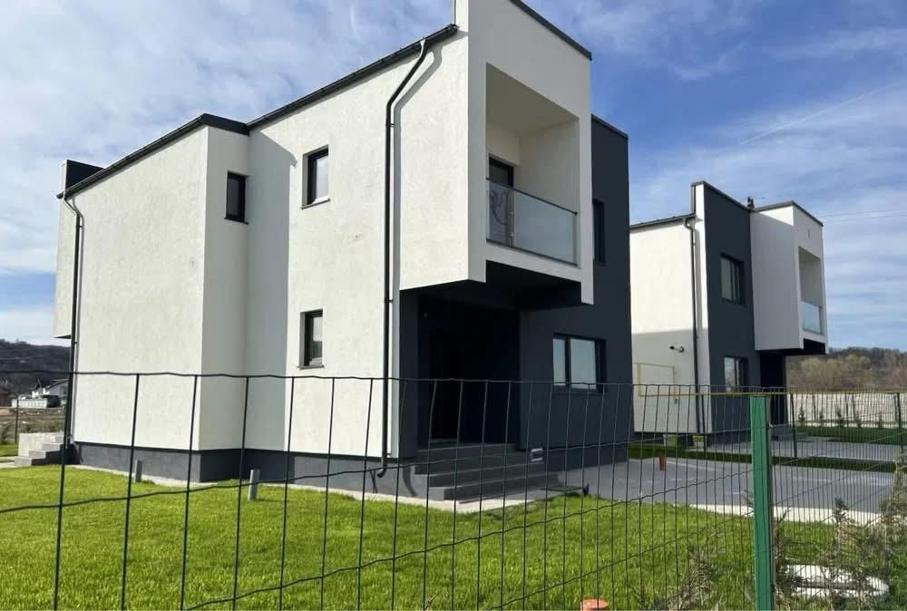 Casă cu 4 camere în Micești la 10 min de Pitesti si 5 min de Mioveni-Arges!