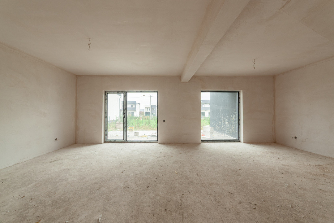 Casă cu 4 camere în Micești la 10 min de Pitesti si 5 min de Mioveni-Arges!