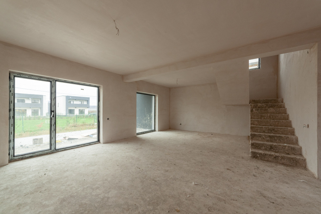 Casă cu 4 camere în Micești la 10 min de Pitesti si 5 min de Mioveni-Arges!