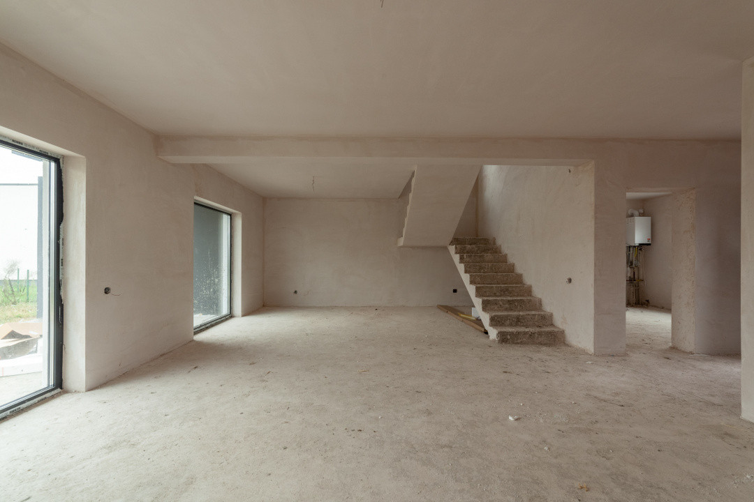 Casă cu 4 camere în Micești la 10 min de Pitesti si 5 min de Mioveni-Arges!