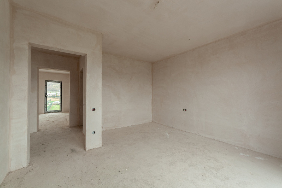 Casă cu 4 camere în Micești la 10 min de Pitesti si 5 min de Mioveni-Arges!