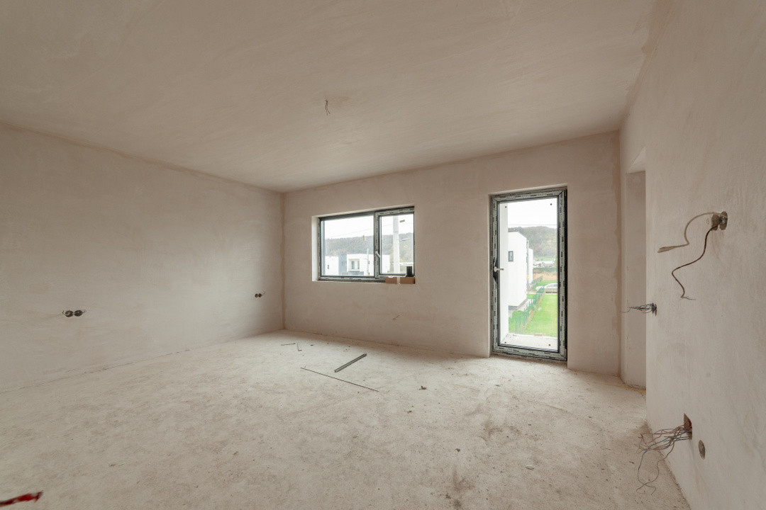 Casă cu 4 camere în Micești la 10 min de Pitesti si 5 min de Mioveni-Arges!