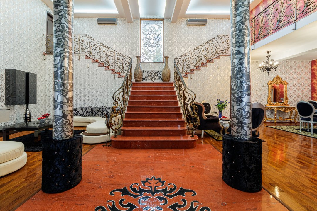 Casa impresionanta - Curte generoasa si Piscina - Otopeni!