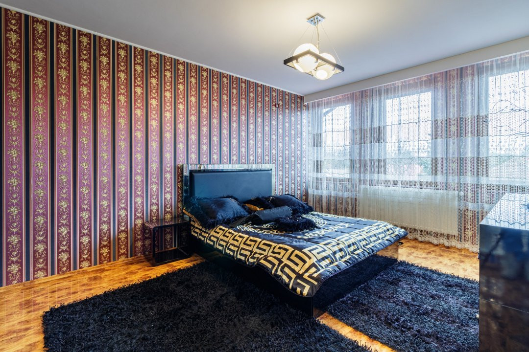 Casa impresionanta - Curte generoasa si Piscina - Otopeni!