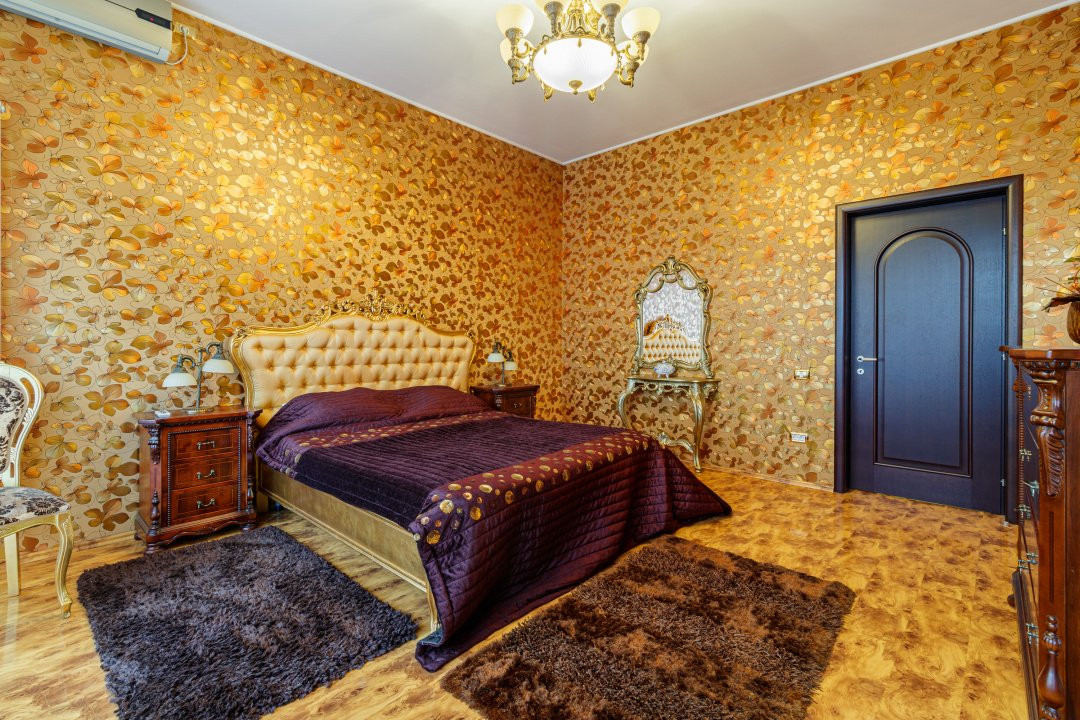 Casa impresionanta - Curte generoasa si Piscina - Otopeni!