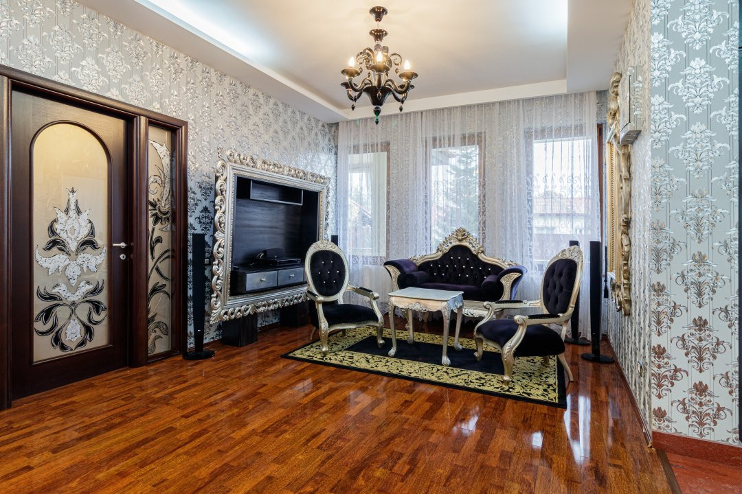 Casa impresionanta - Curte generoasa si Piscina - Otopeni!