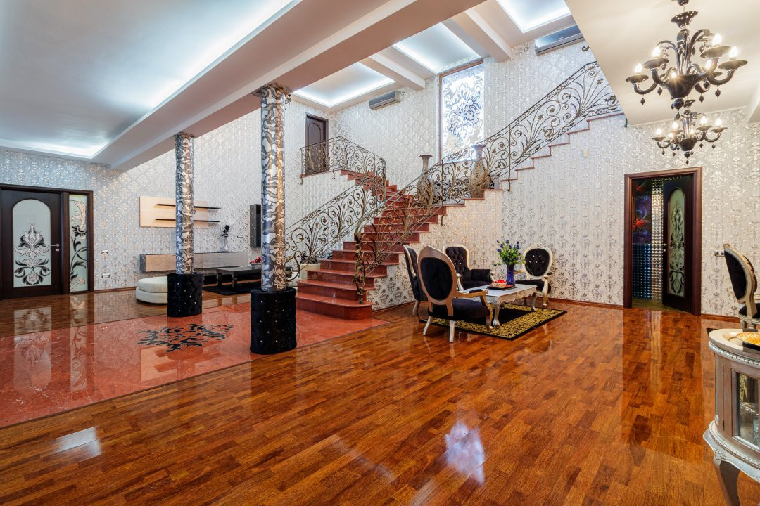 Casa impresionanta - Curte generoasa si Piscina - Otopeni!