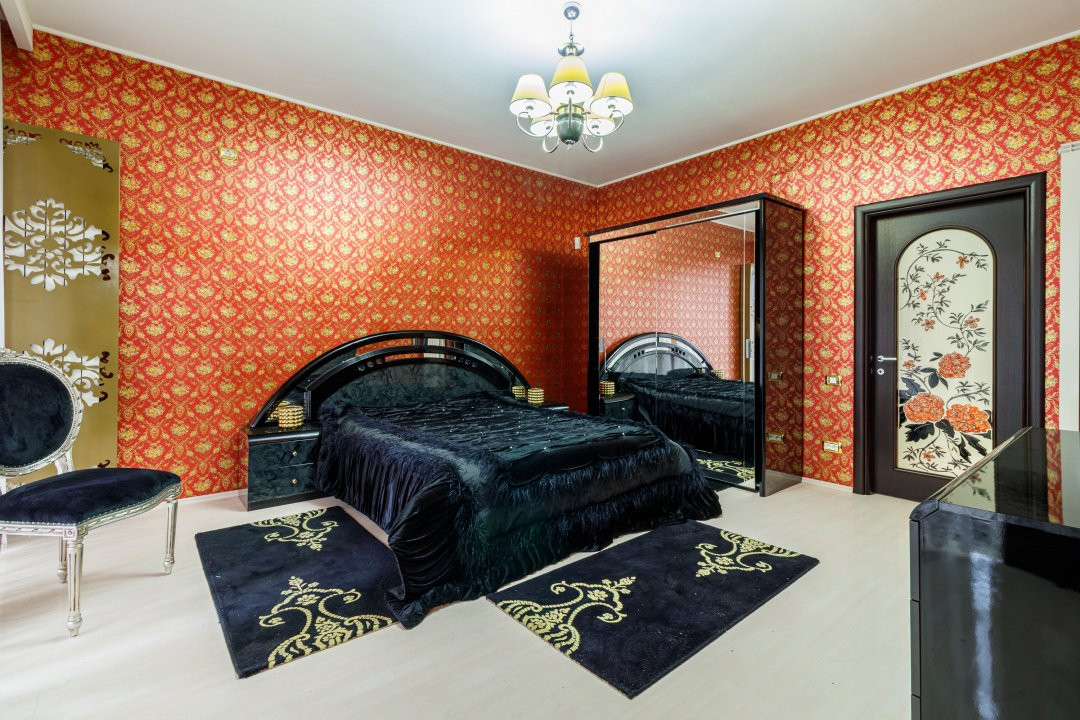 Casa impresionanta - Curte generoasa si Piscina - Otopeni!