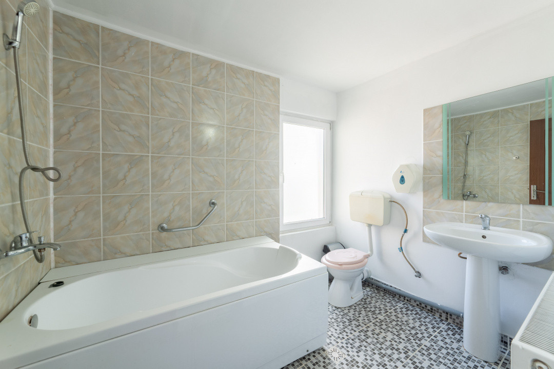 Casa de vanzare 20 km de Pitesti in Com. Malureni-Bunesti- Jud. Arges!