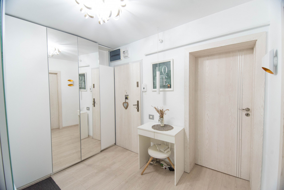 Apartament cochet cu 3 camere Ultracentral Pitesti, mobilat si utilat, Etaj 3/4