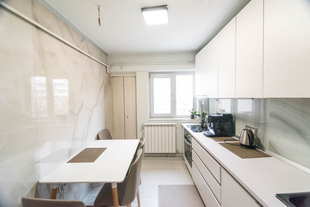 Apartament cochet cu 3 camere Ultracentral Pitesti, mobilat si utilat, Etaj 3/4