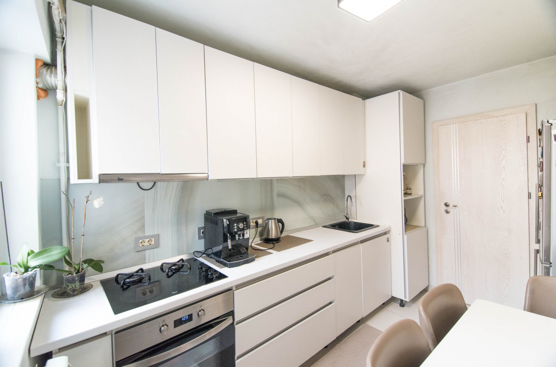 Apartament cochet cu 3 camere Ultracentral Pitesti, mobilat si utilat, Etaj 3/4