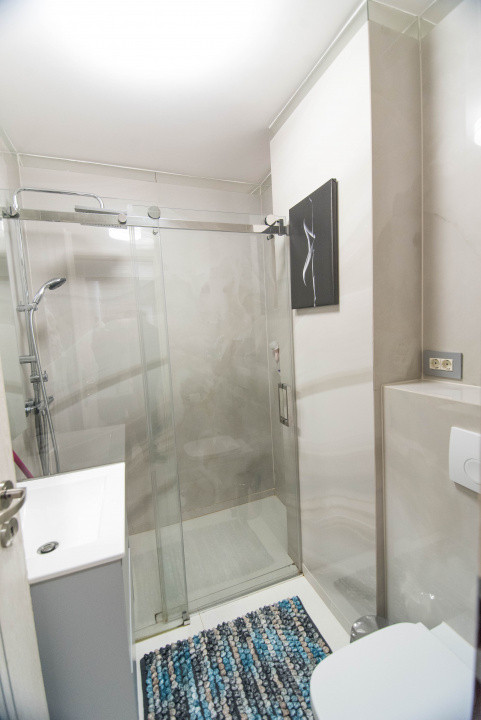 Apartament cochet cu 3 camere Ultracentral Pitesti, mobilat si utilat, Etaj 3/4