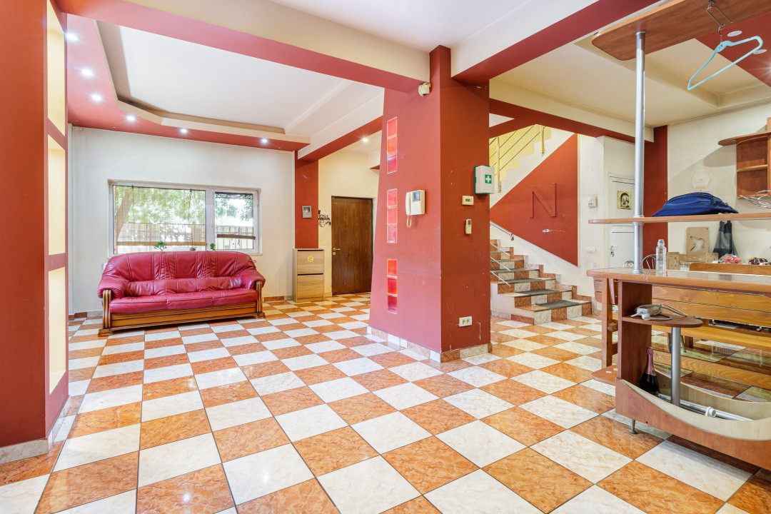 Casa cu curte | Cladire pentru activitati comerciale si servicii 