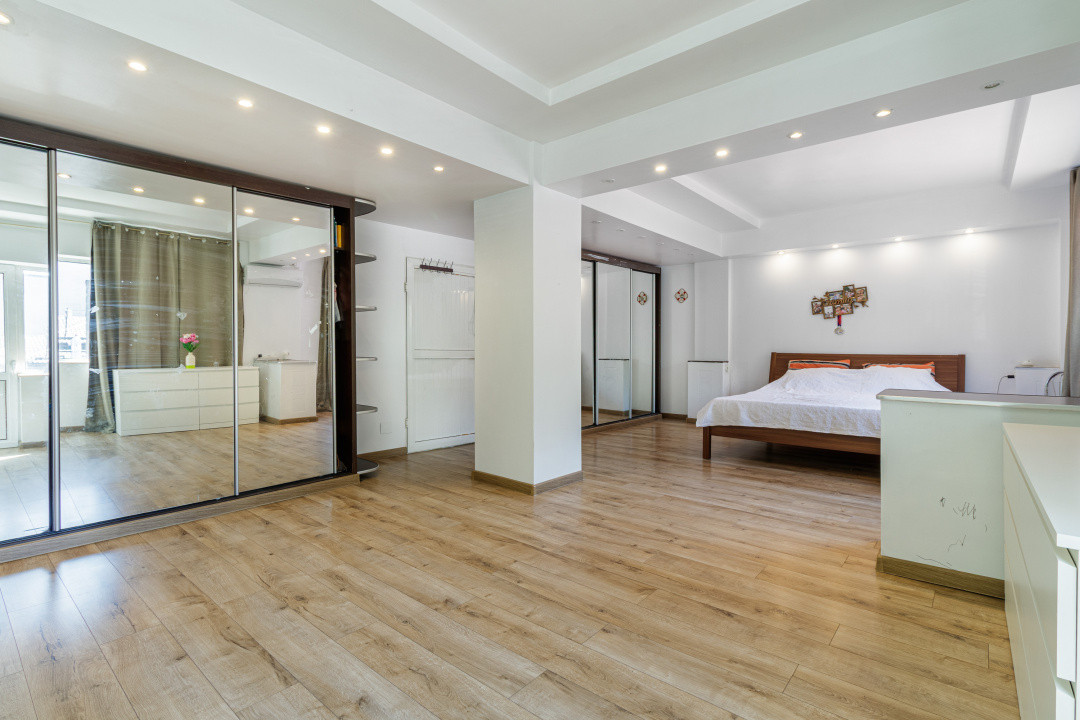 Casa cu curte | Cladire pentru activitati comerciale si servicii 