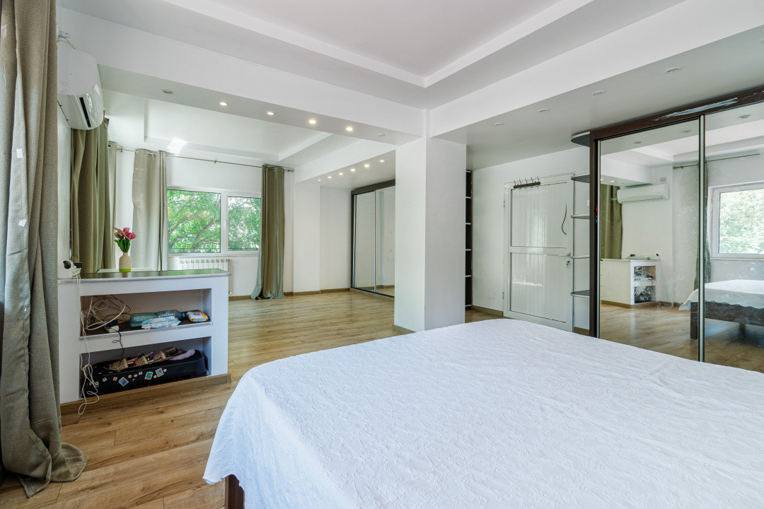 Casa cu curte | Cladire pentru activitati comerciale si servicii 