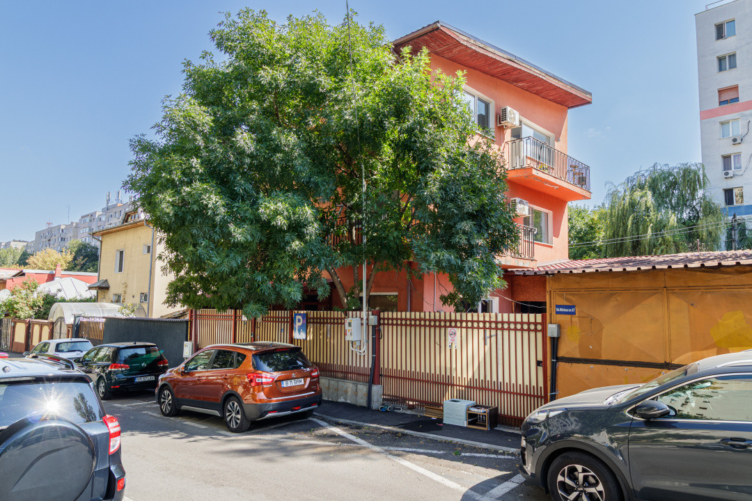 Casa cu curte | Cladire pentru activitati comerciale si servicii 