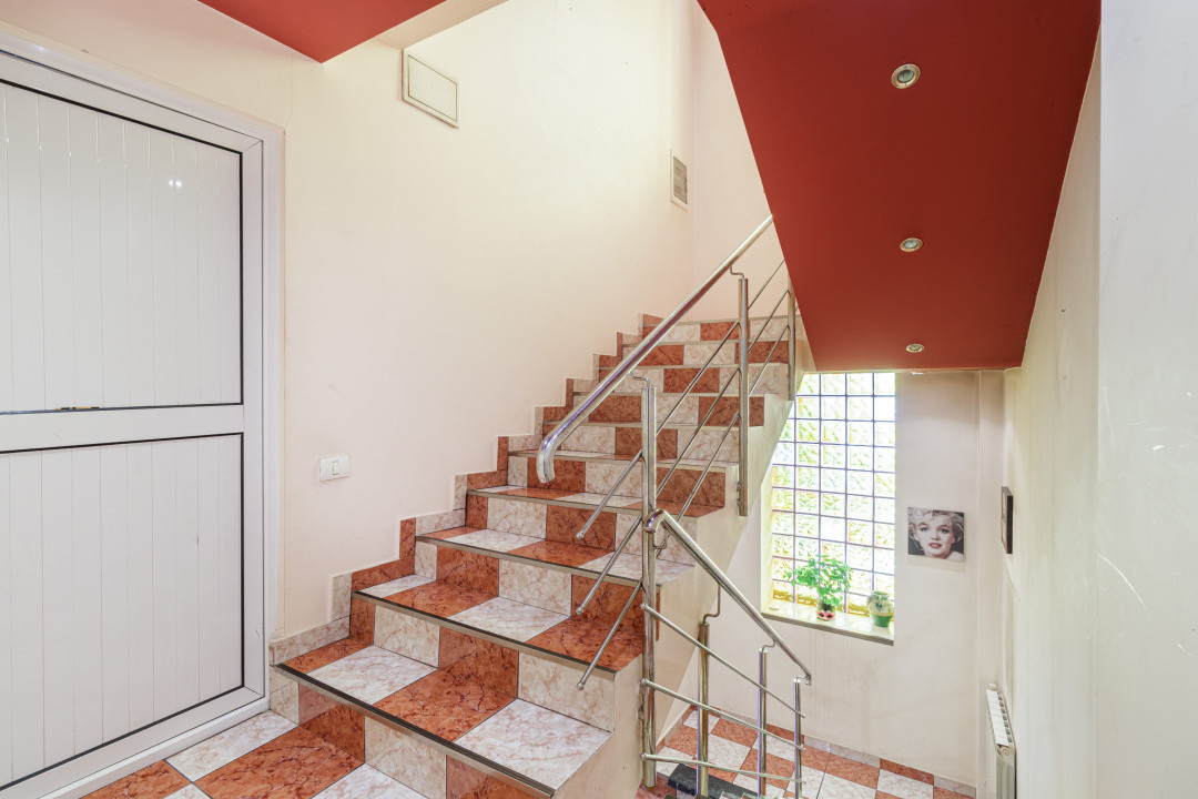 Casa cu curte | Cladire pentru activitati comerciale si servicii 