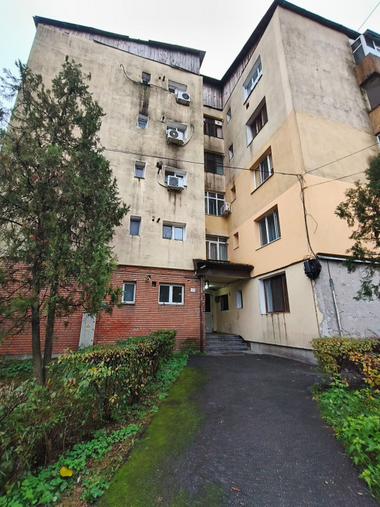 Apartament 2 camere,2 balcoane,  etaj 2, Str. Brândușei, Targu Jiu