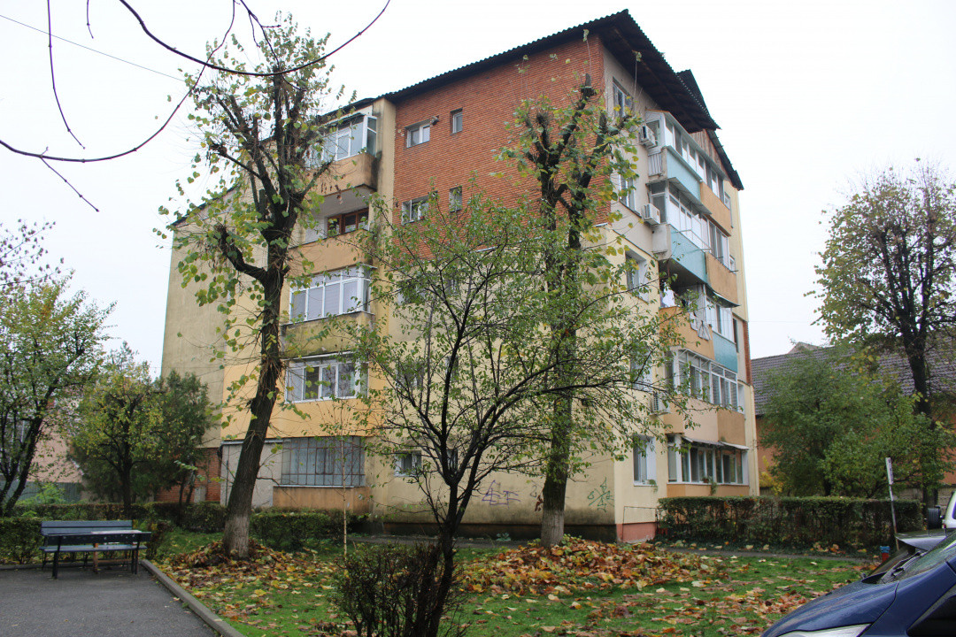 Apartament 2 camere,2 balcoane,  etaj 2, Str. Brândușei, Targu Jiu