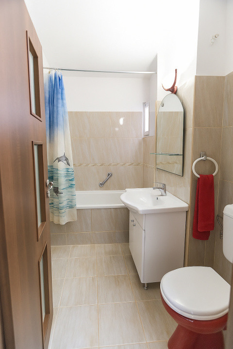 Apartament 4 camere - Nord - Impecabil - foarte spatios 85 MP