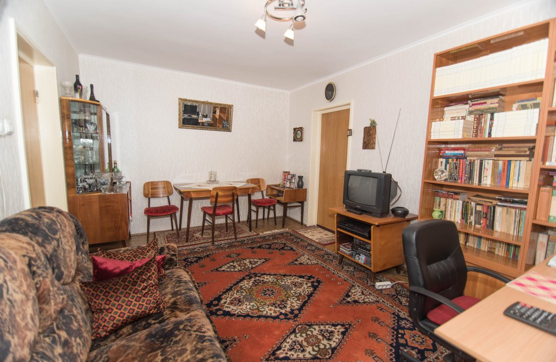 Apartament 3 camere Calea Bucuresti Etaj 1, Pitesti