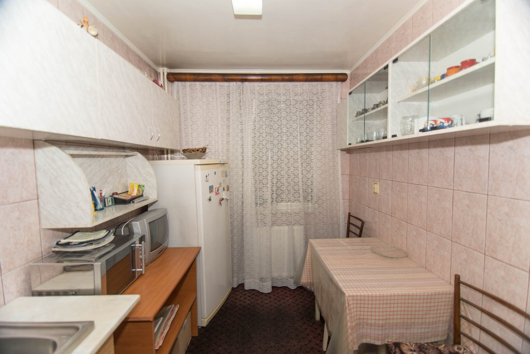 Apartament 3 camere Calea Bucuresti Etaj 1, Pitesti