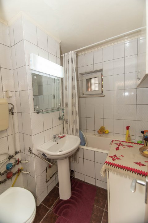 Apartament 3 camere Calea Bucuresti Etaj 1, Pitesti