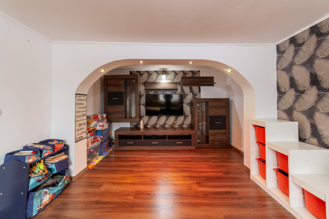 2 case individuale in Com. Titesti sat Bucsenesti-Lotasi- jud Arges!