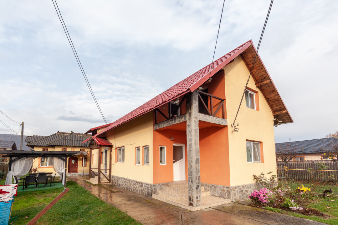 2 case individuale in Com. Titesti sat Bucsenesti-Lotasi- jud Arges!