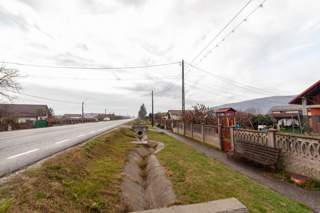 2 case individuale in Com. Titesti sat Bucsenesti-Lotasi- jud Arges!